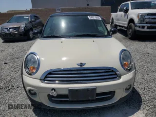 2013 MINI Hardtop z VIN WMWSU3C50DT685902, wystawiony jako Copart lot #58071935 z przebiegiem 114 908 mil mil oraz Szkoda całkowita • Salvage title. Historia ofert i sprzedaży dostępna na DreamBid. Obrazek 5.