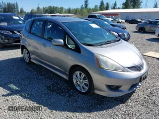 2009 Honda Fit Sport z VIN JHMGE88489S001452, wystawiony jako IAAI lot #42316783 z przebiegiem 129 856 mil mil oraz . Historia ofert i sprzedaży dostępna na DreamBid. Obrazek 1.