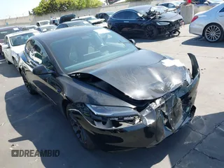 2024 Tesla Model 3 z VIN 5YJ3E1EA1RF821113, wystawiony jako IAAI lot #42503997 z przebiegiem 9 565 mil mil oraz . Historia ofert i sprzedaży dostępna na DreamBid. Obrazek 1.