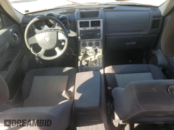 2010 Dodge Nitro SE z VIN 1D4PU2GK5AW119671, wystawiony jako Copart lot #42454185 z przebiegiem 206 764 mil mil oraz Szkoda całkowita • Salvage title. Historia ofert i sprzedaży dostępna na DreamBid. Obrazek 8.
