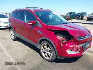 2015 Ford Escape Titanium z VIN 1FMCU0J93FUC89385, wystawiony jako IAAI lot #42328729 z przebiegiem 84 495 mil mil oraz . Historia ofert i sprzedaży dostępna na DreamBid. Obrazek 1.