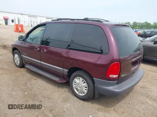 1999 Plymouth Voyager с VIN 2P4GP45G8XR219355, выставлен на аукционе IAAI как лот 42482440 с пробегом 129 283 миль миль и . История ставок и продаж доступна на DreamBid. Изображение 3.