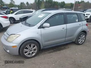 2005 Scion xA z VIN JTKKT604350106657, wystawiony jako IAAI lot #42100228 z przebiegiem 120 800 mil mil oraz . Historia ofert i sprzedaży dostępna na DreamBid. Obrazek 2.