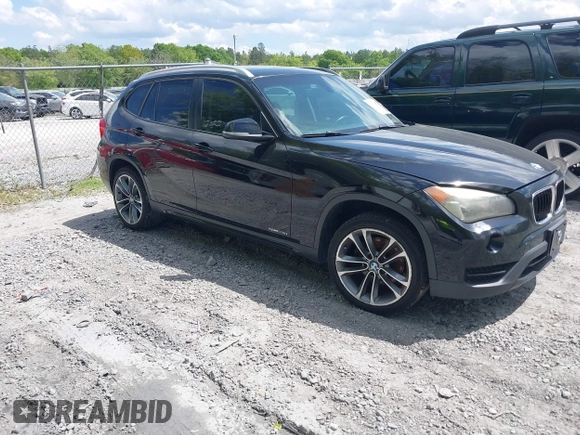 2013 BMW X1 28i z VIN WBAVM1C55DVW46454, wystawiony jako IAAI lot #41985498 z przebiegiem 176 435 mil mil oraz . Historia ofert i sprzedaży dostępna na DreamBid. Obrazek 1.