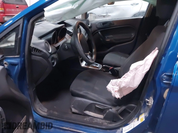 2019 Ford Fiesta SE z VIN 3FADP4BJXKM118427, wystawiony jako IAAI lot #41643927 z przebiegiem 109 617 mil mil oraz . Historia ofert i sprzedaży dostępna na DreamBid. Obrazek 5.
