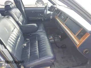 1994 Lincoln Town Car Executive with VIN 1LNLM81W5RY745596, listed as a IAAI auction lot 42548865 with 380,567 mi miles and . Bid and sale history available at DreamBid. Image 5.