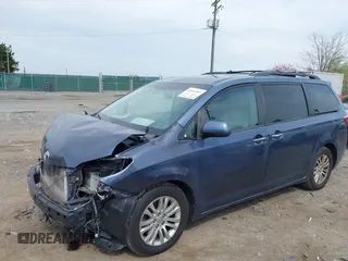 2015 Toyota Sienna XLE with VIN 5TDYK3DC9FS653421, listed as a IAAI auction lot 42031069 with 175,830 mi miles. Bid and sale history available at carsss.com. Image 18.