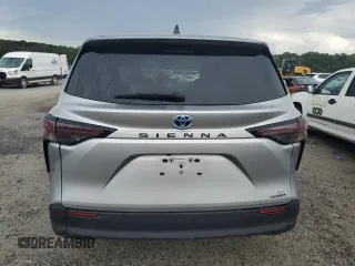 2024 Toyota Sienna LE z VIN 5TDKRKEC7RS188975, wystawiony jako Copart lot #61656985 z przebiegiem 1 017 mil mil oraz Szkoda całkowita • Salvage title. Historia ofert i sprzedaży dostępna na DreamBid. Obrazek 6.
