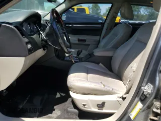 2007 Chrysler 300 Touring z VIN 2C3KA53G07H833643, wystawiony jako Copart lot #56048745 z przebiegiem 191 871 mil mil oraz Szkoda całkowita • Salvage title. Historia ofert i sprzedaży dostępna na DreamBid. Obrazek 7.