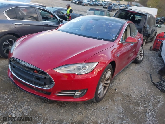 2013 Tesla Model S with VIN 5YJSA1DNXDFP27901, listed as a IAAI auction lot 41823006 with 106,595 mi miles. Bid and sale history available at carsss.com. Image 19.