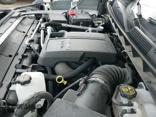 2022 Chevrolet Silverado 1500 RST z VIN 3GCUDEET5NG690627, wystawiony jako IAAI lot #41832932 z przebiegiem 39 435 mil mil oraz . Historia ofert i sprzedaży dostępna na DreamBid. Obrazek 19.