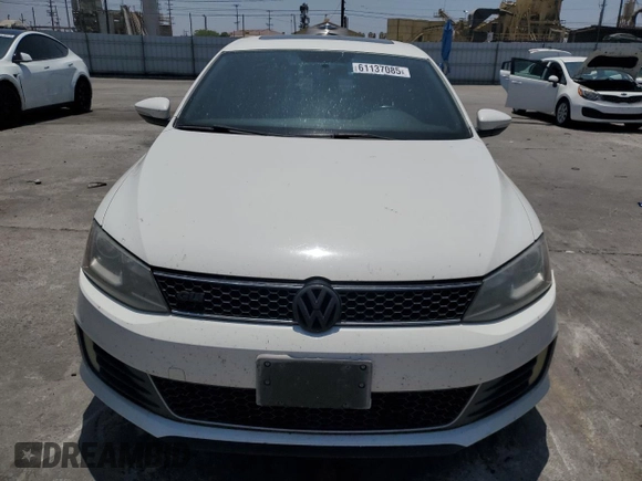 2013 Volkswagen Jetta Autobahn with VIN 3VW4T7AJ4DM288209, listed as a Copart auction lot 61137085 with 240,500 mi miles and Salvage title. Bid and sale history available at DreamBid. Image 5.