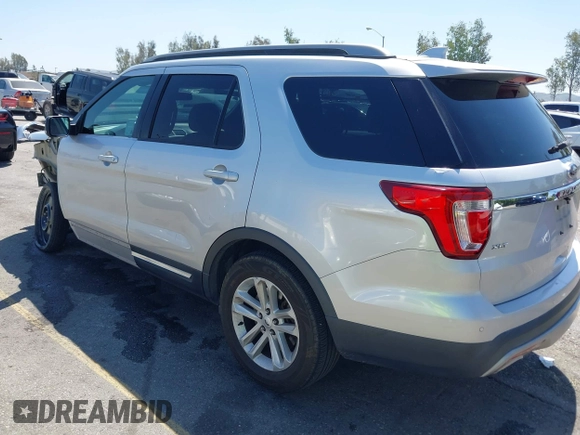 2017 Ford Explorer XLT with VIN 1FM5K7DH7HGD64293, listed as a IAAI auction lot 42001225 with 58,238 mi miles and . Bid and sale history available at carsss.com. Image 3.