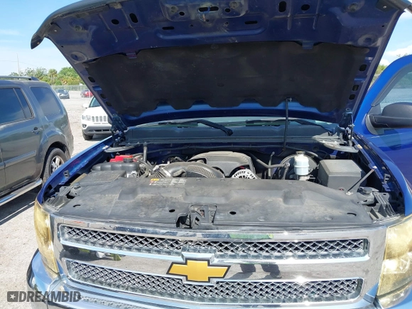 2013 Chevrolet Silverado 1500 LT with VIN 1GCRCSE05DZ104746, listed as a IAAI auction lot 41937647 with 193,426 mi miles. Bid and sale history available at carsss.com. Image 10.