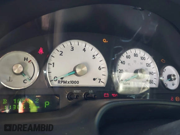 2004 Ford Thunderbird Deluxe z VIN 1FAHP60A84Y100984, wystawiony jako IAAI lot #40978553 z przebiegiem 113 051 mil mil oraz . Historia ofert i sprzedaży dostępna na DreamBid. Obrazek 7.