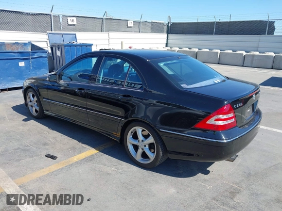 2005 Mercedes-Benz C 230 Kompressor с VIN WDBRF40J75F685297, выставлен на аукционе IAAI как лот 42234956 с пробегом 234 741 миль миль и . История ставок и продаж доступна на DreamBid. Изображение 3.