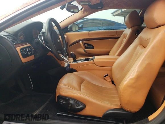 2009 Maserati GranTurismo с VIN ZAMGJ45A790044249, выставлен на аукционе Copart как лот 60431895 с пробегом 37 955 миль миль и Чистый • Clean title. История ставок и продаж доступна на DreamBid. Изображение 7.