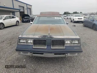 1983 Oldsmobile Cutlass Supreme z VIN 1G3AR47A1DM520447, wystawiony jako Copart lot #58216235 z przebiegiem 88 361 mil mil oraz Szkoda całkowita • Salvage title. Historia ofert i sprzedaży dostępna na DreamBid. Obrazek 5.