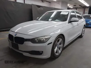 2013 BMW 3 Series 328i z VIN WBA3A5G5XDNP25779, wystawiony jako IAAI lot #42677403 z przebiegiem 93 020 mil mil oraz . Historia ofert i sprzedaży dostępna na DreamBid. Obrazek 2.