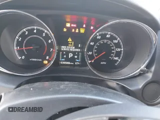 2023 Mitsubishi Outlander ES z VIN JA4ARUAU6PU004151, wystawiony jako IAAI lot #41739579 z przebiegiem 39 948 mil mil oraz . Historia ofert i sprzedaży dostępna na DreamBid. Obrazek 7.