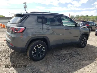 2019 Jeep Compass Trailhawk z VIN 3C4NJDDB3KT704317, wystawiony jako Copart lot #57116635 z przebiegiem 43 323 mil mil oraz Szkoda całkowita • Salvage title. Historia ofert i sprzedaży dostępna na DreamBid. Obrazek 3.