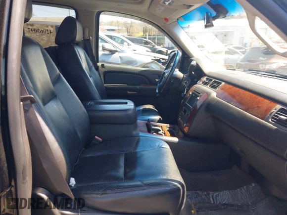 2009 Chevrolet Suburban LTZ with VIN 1GNFK36399J124158, listed as a IAAI auction lot 42063097 with 204,856 mi miles. Bid and sale history available at carsss.com. Image 5.
