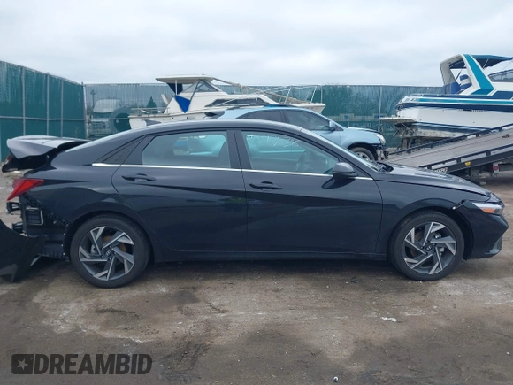 2025 Hyundai Elantra Limited z VIN KMHLN4DJ1SU124424, wystawiony jako IAAI lot #42013638 z przebiegiem 2 713 mil mil oraz . Historia ofert i sprzedaży dostępna na DreamBid. Obrazek 13.
