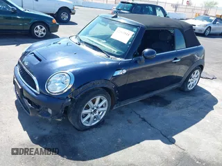 2014 MINI Convertible S z VIN WMWZP3C53ET706796, wystawiony jako IAAI lot #42363811 z przebiegiem 93 581 mil mil oraz . Historia ofert i sprzedaży dostępna na DreamBid. Obrazek 17.