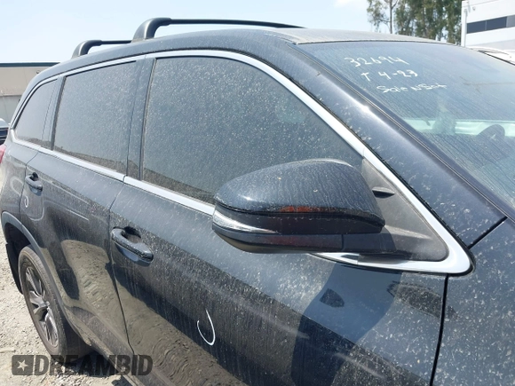 2018 Toyota Highlander LE with VIN 5TDZZRFH5JS284982, listed as a IAAI auction lot 42218539 with 76,868 mi miles and . Bid and sale history available at DreamBid. Image 14.