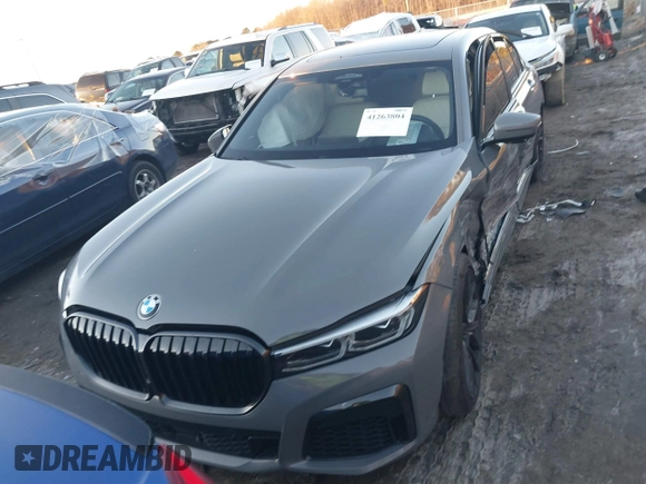 2022 BMW 7 Series 740i with VIN WBA7T2C05NCH26018, listed as a IAAI auction lot 41263804 with 33,867 mi miles. Bid and sale history available at carsss.com. Image 12.