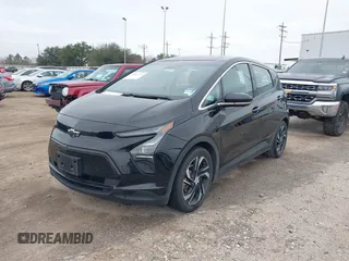 2023 Chevrolet Bolt EV 2LT z VIN 1G1FX6S02P4143467, wystawiony jako IAAI lot #41607322 z przebiegiem 95 398 mil mil oraz . Historia ofert i sprzedaży dostępna na DreamBid. Obrazek 2.