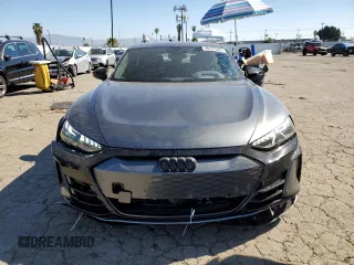 2024 Audi RS e-tron GT z VIN WAUBHBFW6R7900069, wystawiony jako Copart lot #46237645 z przebiegiem 2674 mil mil oraz Szkody całkowita. Historia ofert i sprzedaży dostępna na DreamBid. Obrazek 5.
