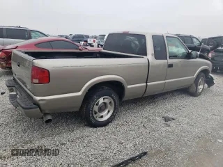2000 GMC Sonoma SLS with VIN 1GTCS19W2Y8201805, listed as a Copart auction lot 43633925 with 0 mi miles and Salvage Title. Bid and sale history available at carsss.com. Image 3.