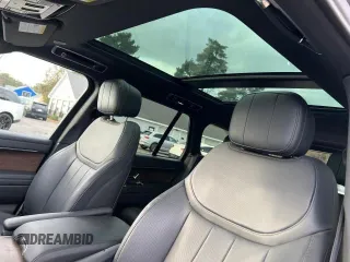 2023 Land Rover Range Rover SE z VIN SALKP9E70PA017747, wystawiony jako Copart lot #45363235 z przebiegiem 39 043 mil mil oraz Czysty tytuł • Clean title. Historia ofert i sprzedaży dostępna na DreamBid. Obrazek 9.