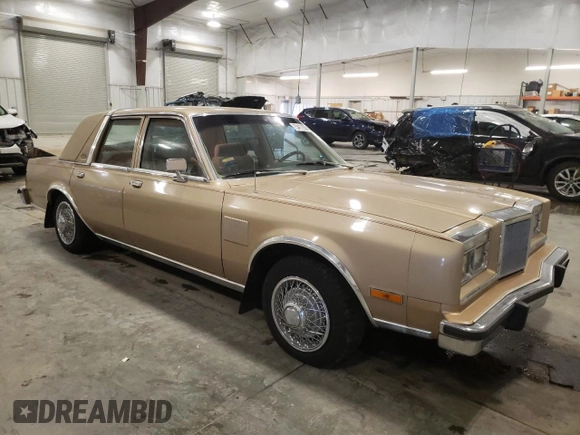 1983 Chrysler New Yorker 5th Ave Edition z VIN 2C3BF66P5DR150653, wystawiony jako Copart lot #75411924 z przebiegiem 67 095 mil mil oraz Szkody całkowita. Historia ofert i sprzedaży dostępna na DreamBid. Obrazek 4.
