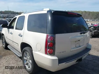 2013 GMC Yukon Denali with VIN 1GKS1EEF6DR158591, listed as a IAAI auction lot 41846763 with 182,720 mi miles. Bid and sale history available at carsss.com. Image 3.
