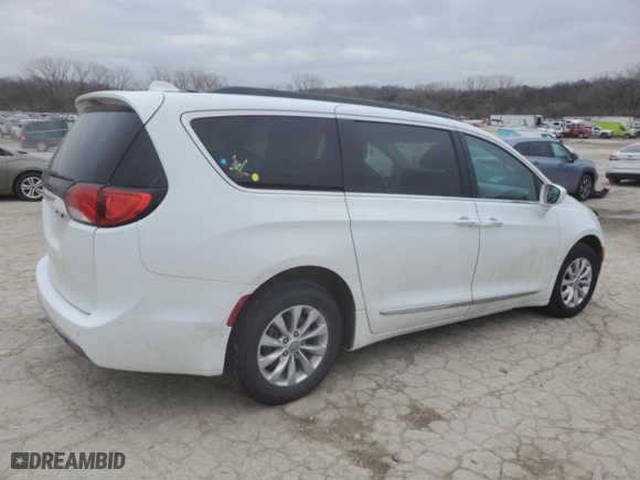 2017 Chrysler Pacifica Touring-L with VIN 2C4RC1BG0HR572492, listed as a Copart auction lot 43743405 with 124,002 mi miles and Salvage Title. Bid and sale history available at carsss.com. Image 3.