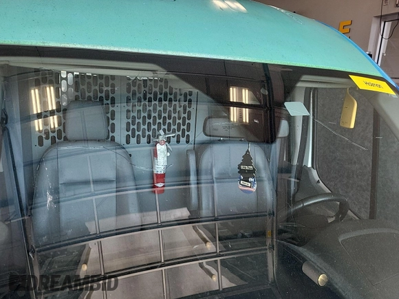 2018 Ford Transit z VIN 1FTYE1CM3JKB42289, wystawiony jako IAAI lot #42717396 z przebiegiem 88 406 mil mil oraz . Historia ofert i sprzedaży dostępna na DreamBid. Obrazek 2.