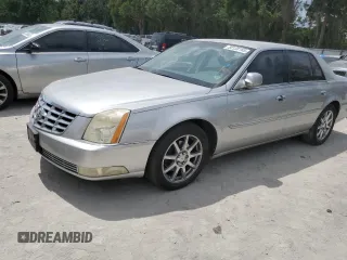2008 Cadillac DTS 1SD z VIN 1G6KD57Y88U128497, wystawiony jako Copart lot #58138165 z przebiegiem 137 765 mil mil oraz Tytuł czysty. Historia ofert i sprzedaży dostępna na DreamBid. Obrazek 1.