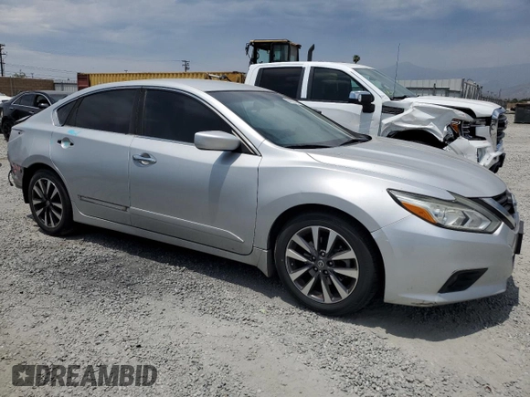 2017 Nissan Altima SR z VIN 1N4AL3AP1HC126621, wystawiony jako Copart lot #58258535 z przebiegiem 79 249 mil mil oraz Szkoda całkowita • Salvage title. Historia ofert i sprzedaży dostępna na DreamBid. Obrazek 4.