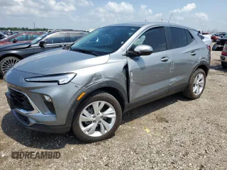 2024 Buick Encore GX Preferred z VIN KL4AMCSL7RB216859, wystawiony jako Copart lot #53822495 z przebiegiem 23 712 mil mil oraz Szkoda całkowita • Salvage title. Historia ofert i sprzedaży dostępna na DreamBid. Obrazek 1.