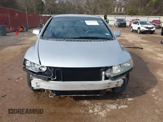 2006 Honda Civic LX z VIN 1HGFA16546L005713, wystawiony jako IAAI lot #41554770 z przebiegiem 110 545 mil mil oraz . Historia ofert i sprzedaży dostępna na DreamBid. Obrazek 6.