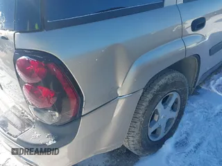 2005 Chevrolet TrailBlazer LT with VIN 1GNDT13S752235509, listed as a IAAI auction lot 41379637 with 131,755 mi miles. Bid and sale history available at carsss.com. Image 6.