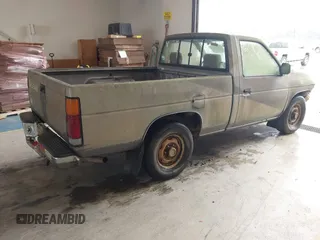 1988 Nissan Hardbody z VIN 1N6ND11S7JC388518, wystawiony jako IAAI lot #41839764 z przebiegiem 72 926 mil mil oraz . Historia ofert i sprzedaży dostępna na DreamBid. Obrazek 4.