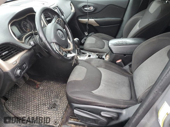 2017 Jeep Cherokee Sport z VIN 1C4PJMAB2HW590570, wystawiony jako Copart lot #49891395 z przebiegiem 146 851 mil mil oraz Szkoda całkowita • Salvage title. Historia ofert i sprzedaży dostępna na DreamBid. Obrazek 7.