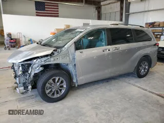 2021 Toyota Sienna XLE with VIN 5TDYRKEC3MS027297, listed as a Copart auction lot 61416935 with 62,647 mi miles and Salvage title. Bid and sale history available at DreamBid. Image 1.