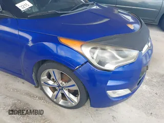 2012 Hyundai Veloster w/Gray Int z VIN KMHTC6AD0CU034683, wystawiony jako IAAI lot #42395112 z przebiegiem 134 388 mil mil oraz . Historia ofert i sprzedaży dostępna na DreamBid. Obrazek 14.