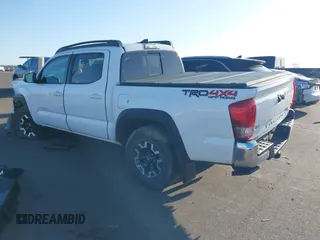 2017 Toyota Tacoma SR5 z VIN 3TMCZ5AN9HM061737, wystawiony jako IAAI lot #41959420 z przebiegiem 86 395 mil mil oraz . Historia ofert i sprzedaży dostępna na DreamBid. Obrazek 3.