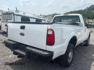 2011 Ford F-250 XL z VIN 1FTBF2B61BEC37445, wystawiony jako IAAI lot #42624921 z przebiegiem 124 106 mil mil oraz . Historia ofert i sprzedaży dostępna na DreamBid. Obrazek 25.