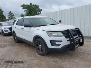 2016 Ford Police Interceptor Utility z VIN 1FM5K8AR5GGC67532, wystawiony jako IAAI lot #42183690 z przebiegiem 116 244 mil mil oraz . Historia ofert i sprzedaży dostępna na DreamBid. Obrazek 1.